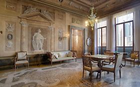 Vintage Venice Apartment